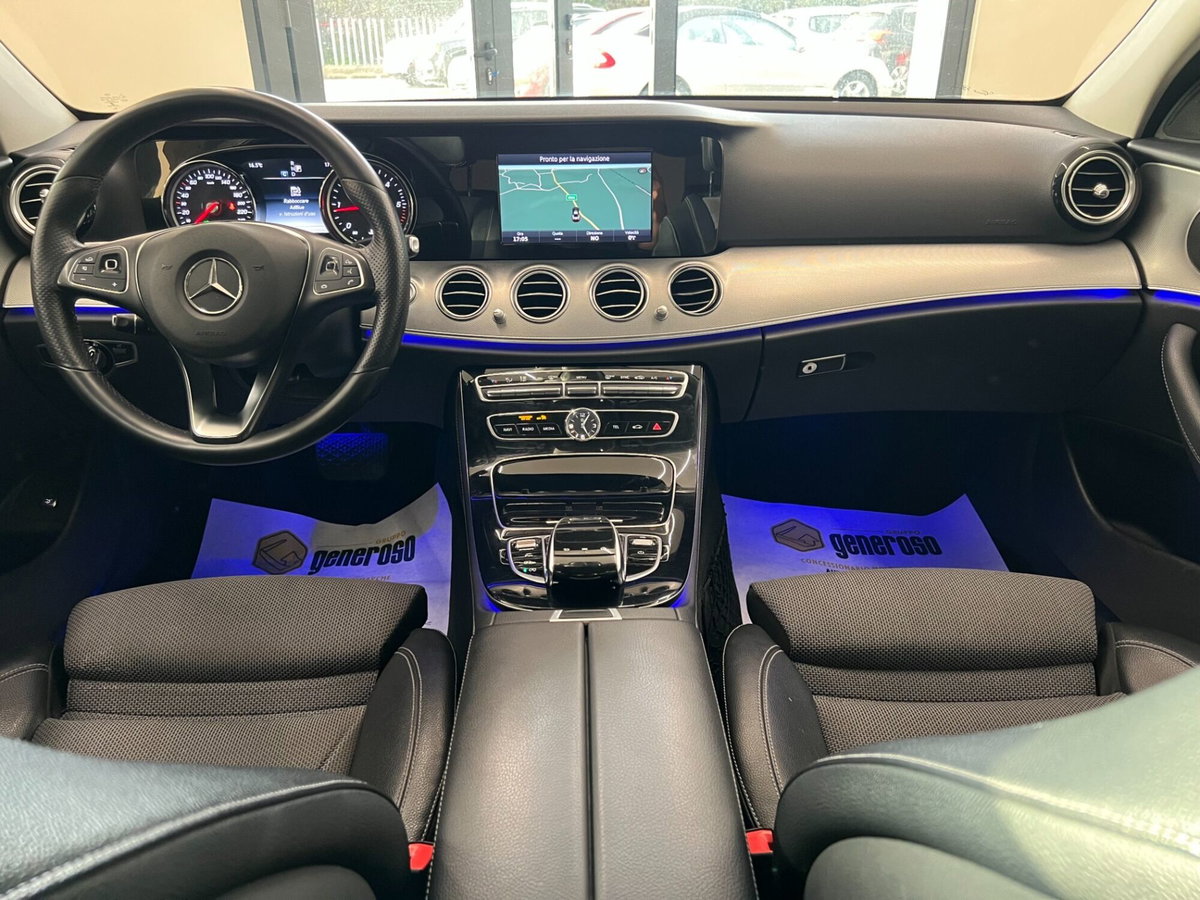 Mercedes-Benz Classe E 220 d Auto Premium Plus (10)