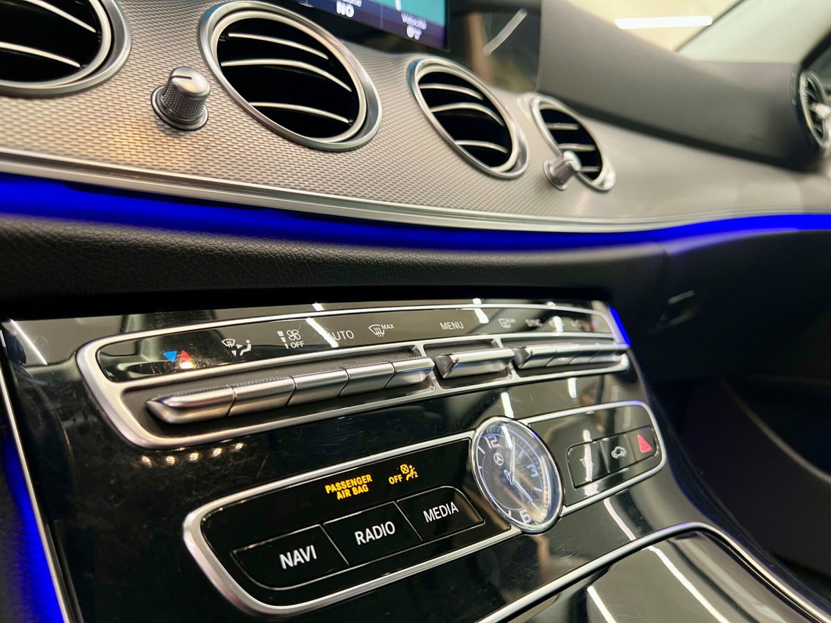 Mercedes-Benz Classe E 220 d Auto Premium Plus (11)