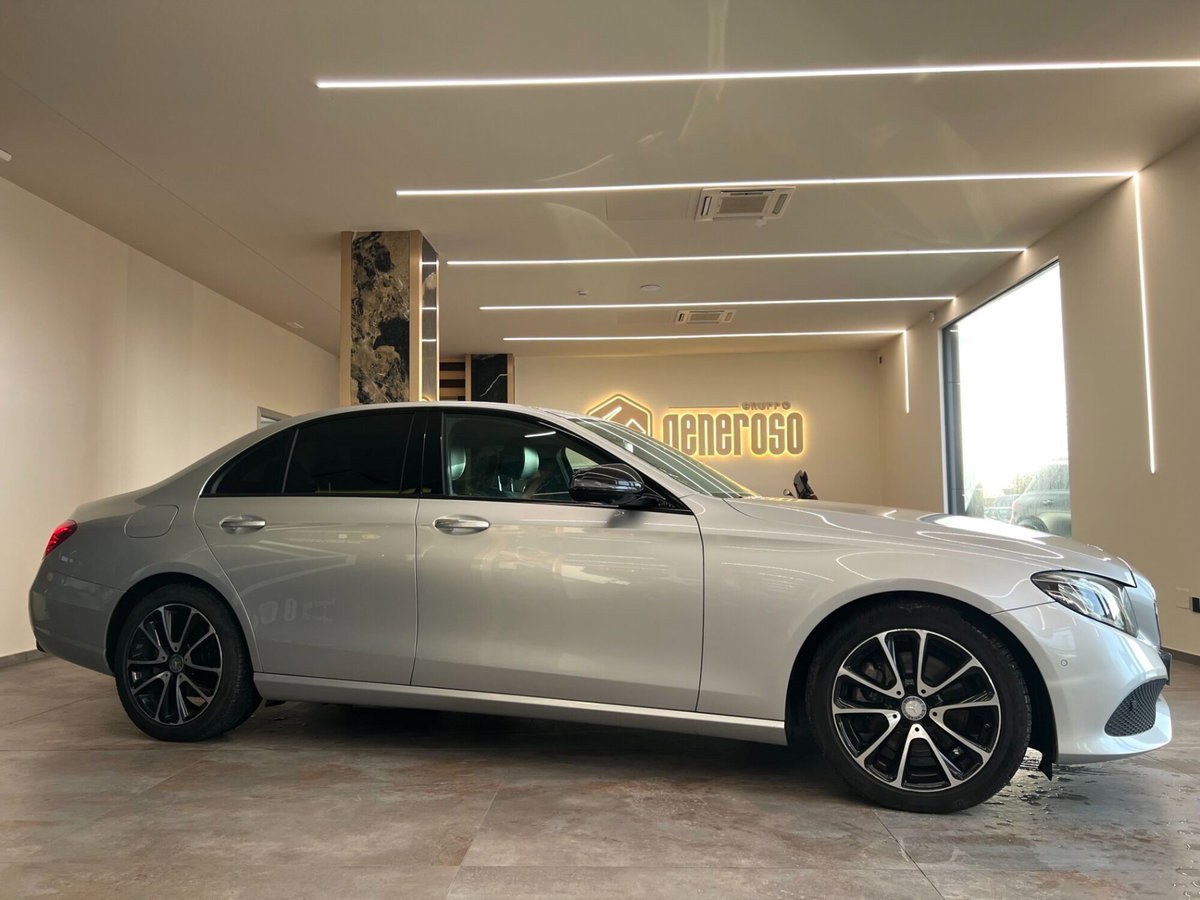Mercedes-Benz Classe E 220 d Auto Premium Plus (2)