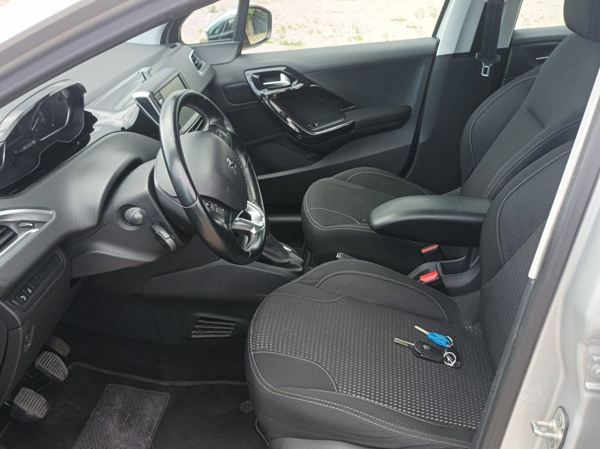 Peugeot 208 75 5 porte Allure (9)