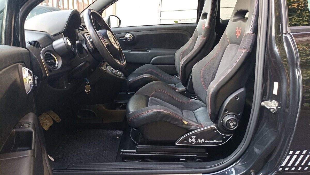 Abarth 595 595 1.4 Turbo T-Jet 160 CV MTA Competizione (10)