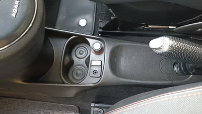 Abarth 595 595 1.4 Turbo T-Jet 160 CV MTA Competizione (11)
