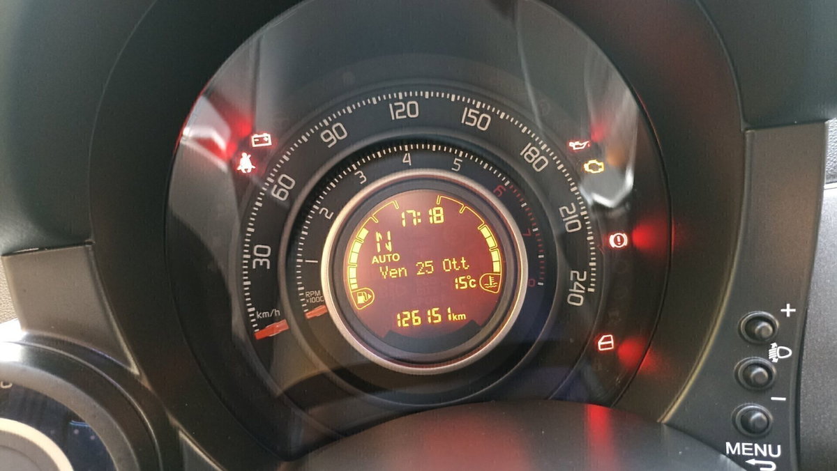 Abarth 595 595 1.4 Turbo T-Jet 160 CV MTA Competizione (14)