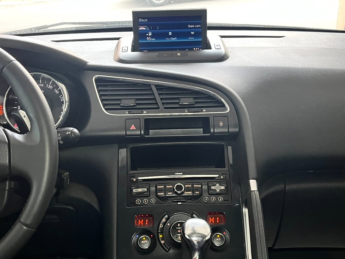 Peugeot 3008 1.6 HDi 112CV cambio robotizzato Business (13)