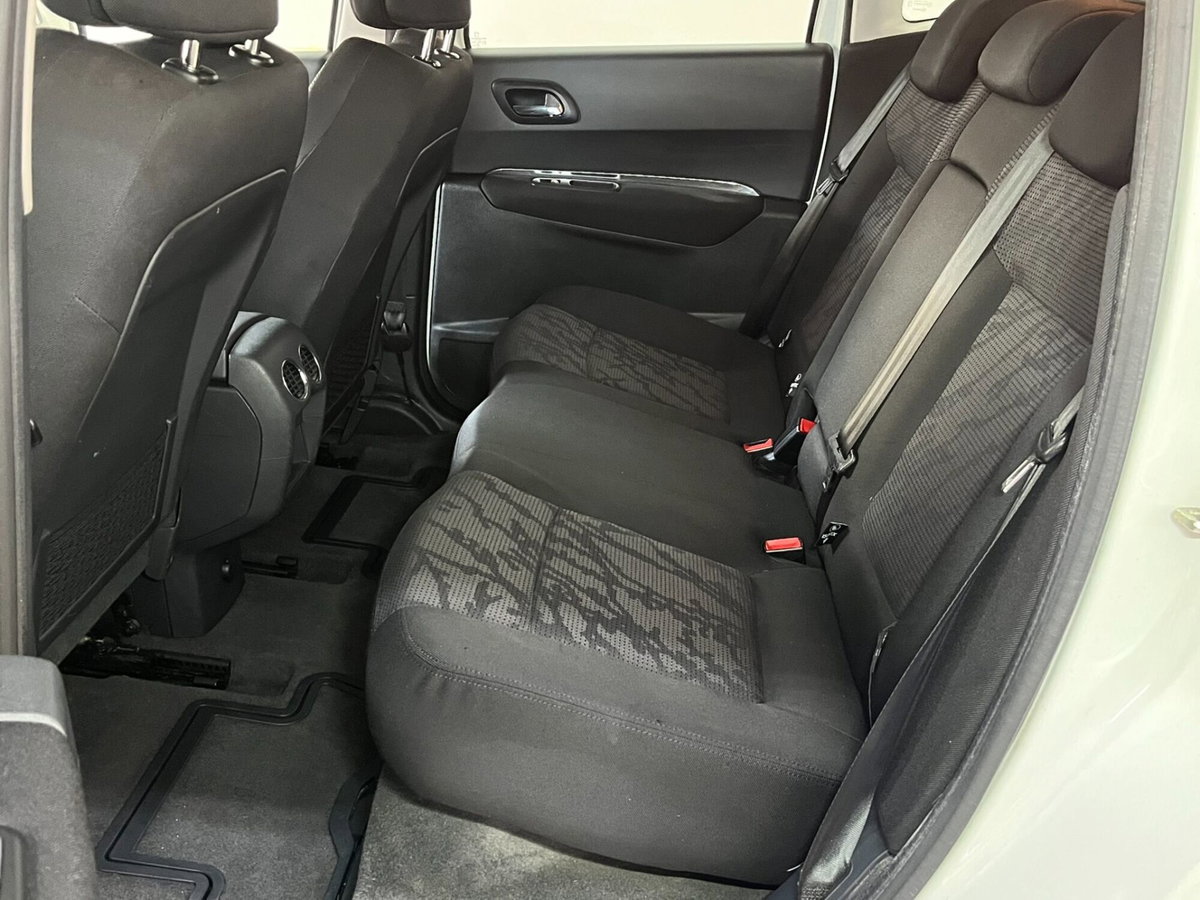 Peugeot 3008 1.6 HDi 112CV cambio robotizzato Business (14)