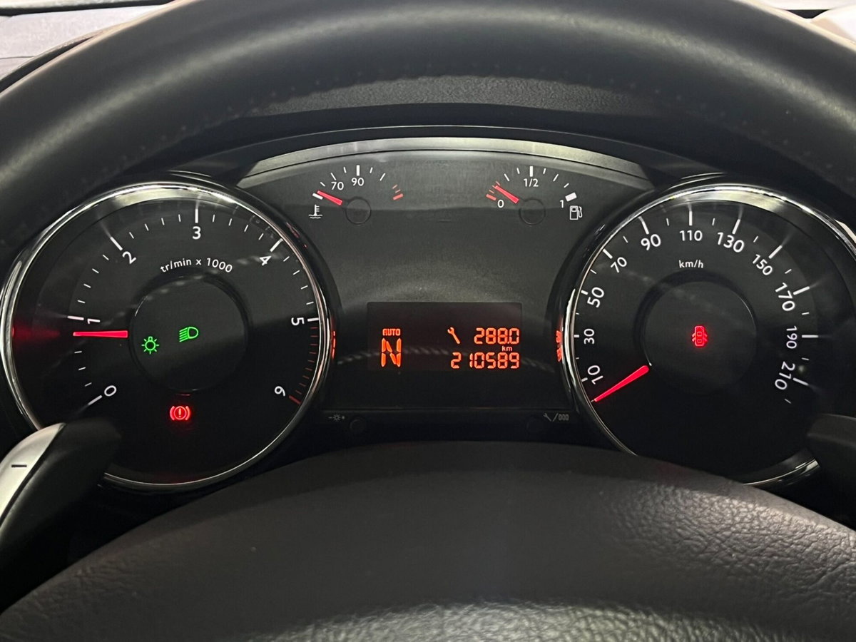 Peugeot 3008 1.6 HDi 112CV cambio robotizzato Business (15)