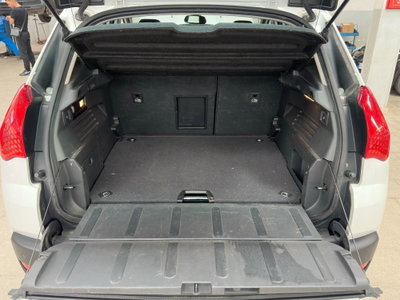 Peugeot 3008 1.6 HDi 112CV cambio robotizzato Business (16)