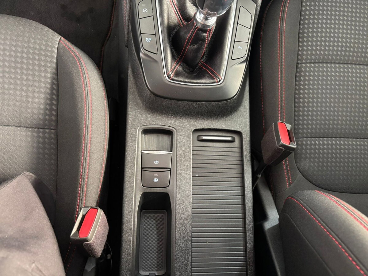 Ford Kuga 1.5 EcoBlue 120 CV 2WD ST-Line (16)