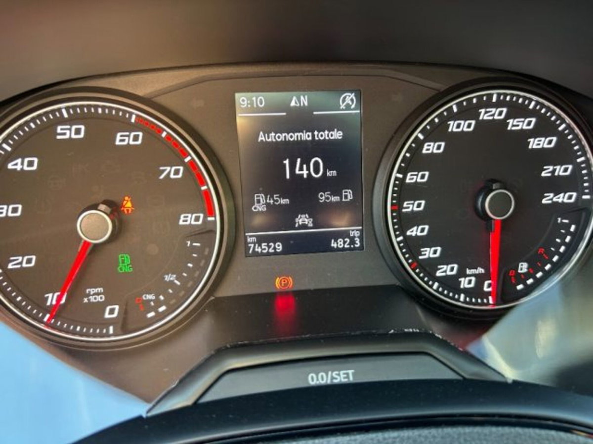 SEAT Arona 1.0 TGI FR (8)