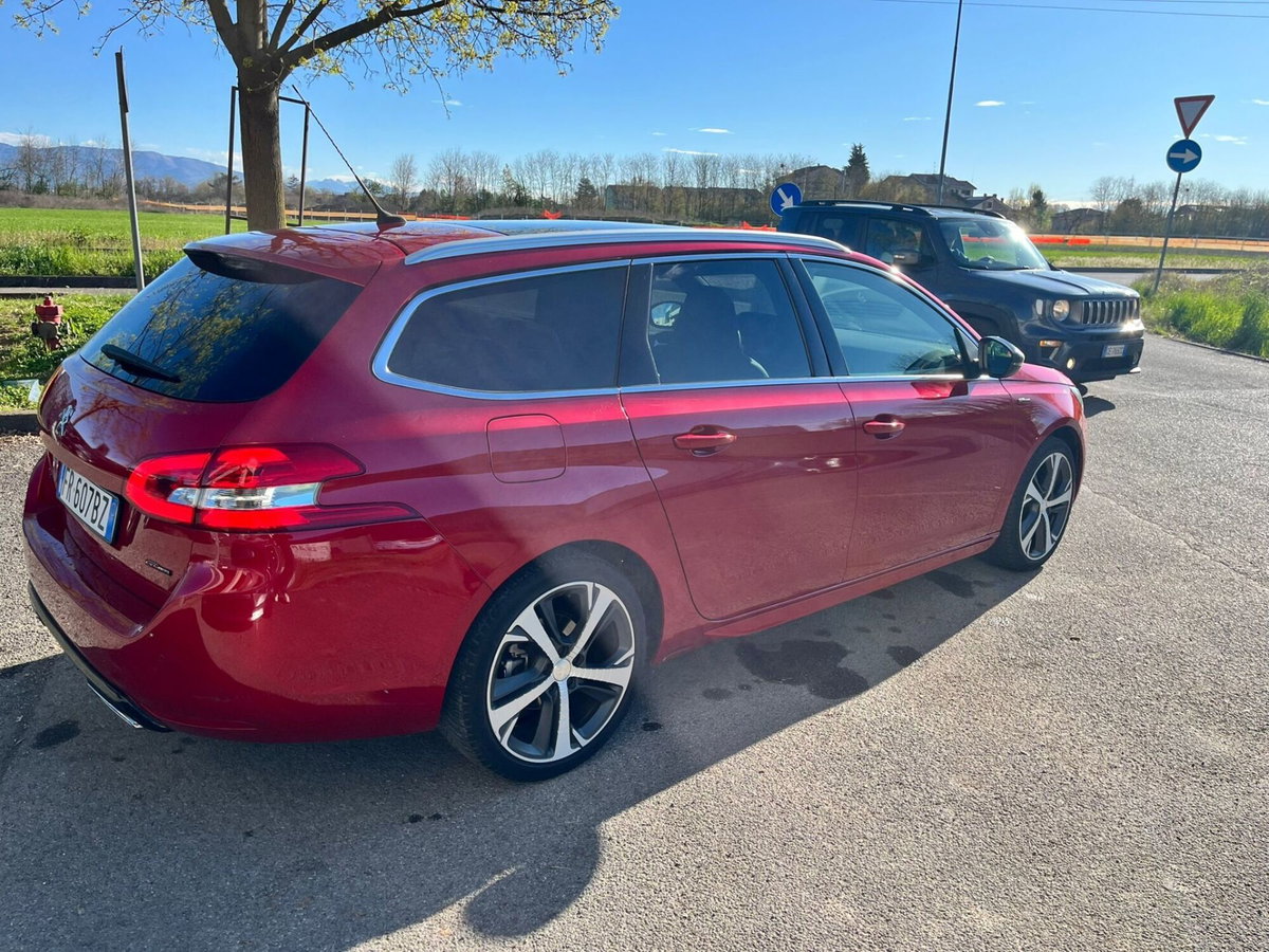 Peugeot 308 SW BlueHDi 130 S&S EAT8 GT Line (5)