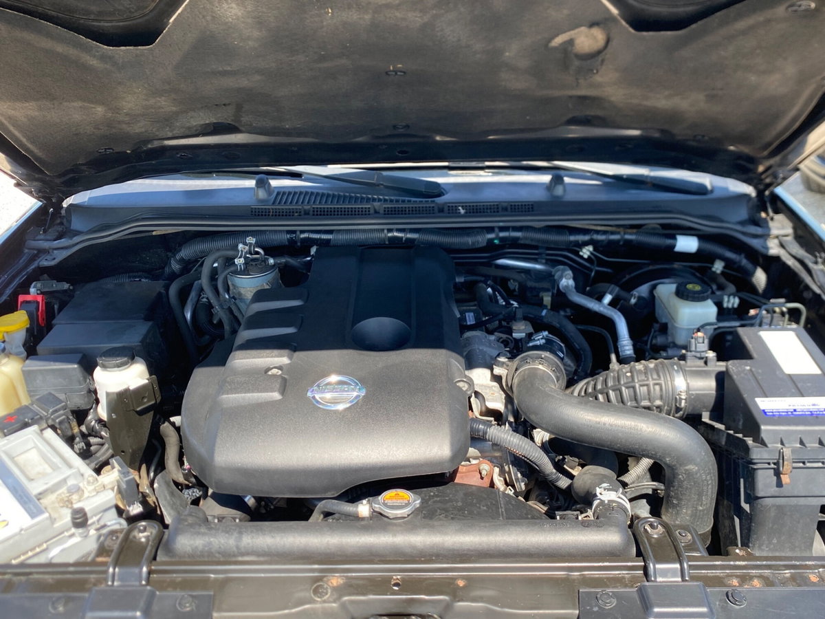 Nissan Navara 2.5 dCi 190CV 4 porte Double Cab Sport (10)