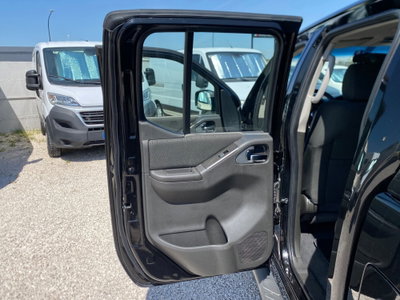 Nissan Navara 2.5 dCi 190CV 4 porte Double Cab Sport (12)