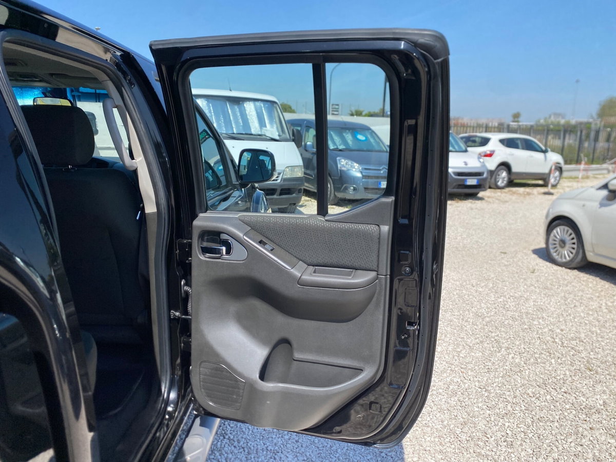 Nissan Navara 2.5 dCi 190CV 4 porte Double Cab Sport (15)