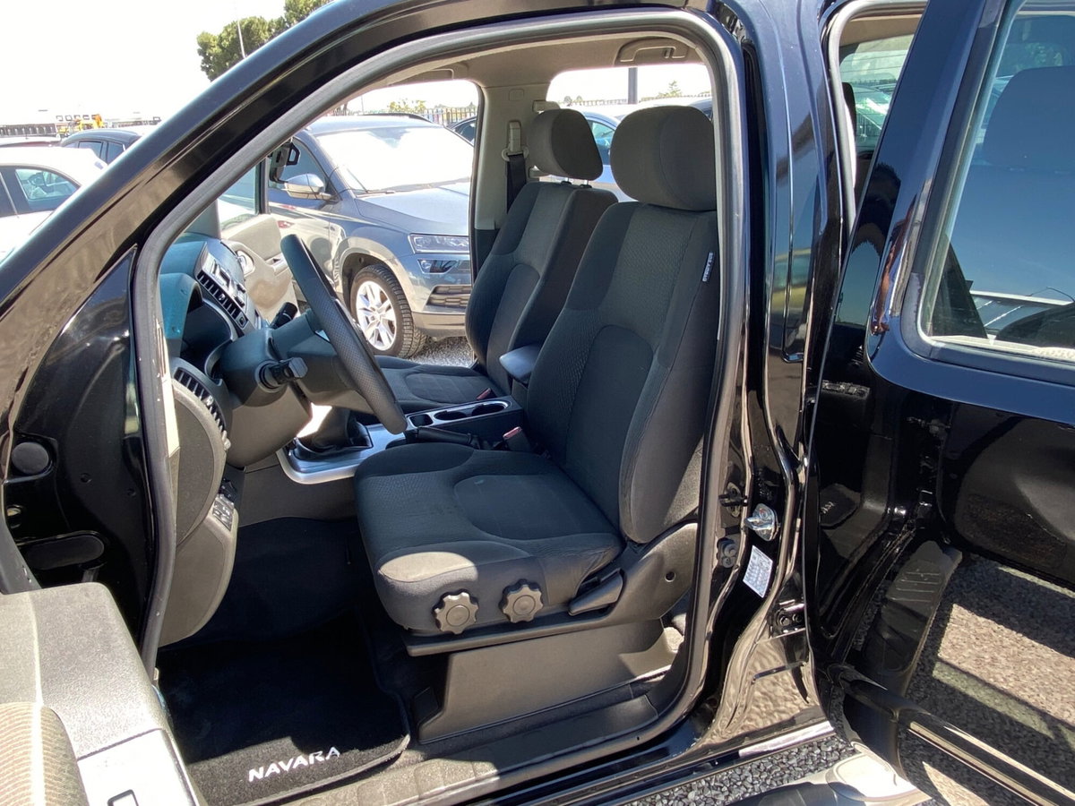 Nissan Navara 2.5 dCi 190CV 4 porte Double Cab Sport (17)