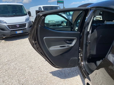 Lancia Ypsilon 1.2 69 CV Unyca (12)