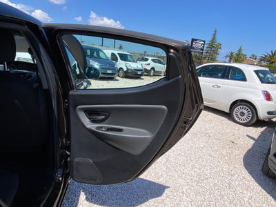 Lancia Ypsilon 1.2 69 CV Unyca (16)