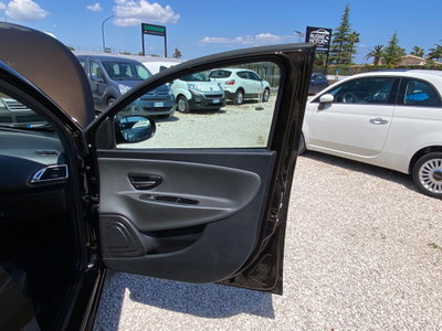 Lancia Ypsilon 1.2 69 CV Unyca (17)