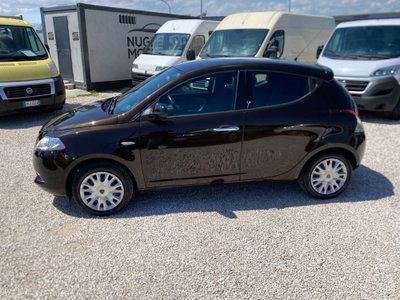 Lancia Ypsilon 1.2 69 CV Unyca (2)