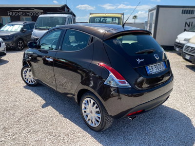 Lancia Ypsilon 1.2 69 CV Unyca (3)