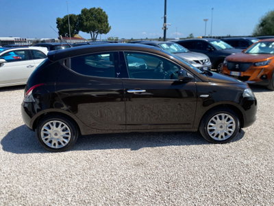 Lancia Ypsilon 1.2 69 CV Unyca (6)
