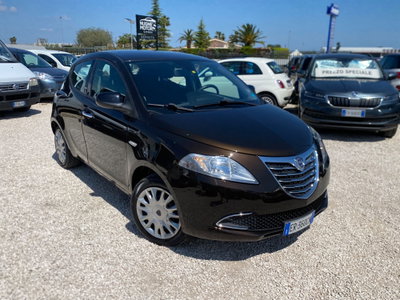Lancia Ypsilon 1.2 69 CV Unyca (7)