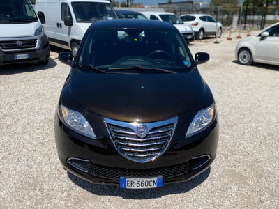 Lancia Ypsilon 1.2 69 CV Unyca (8)
