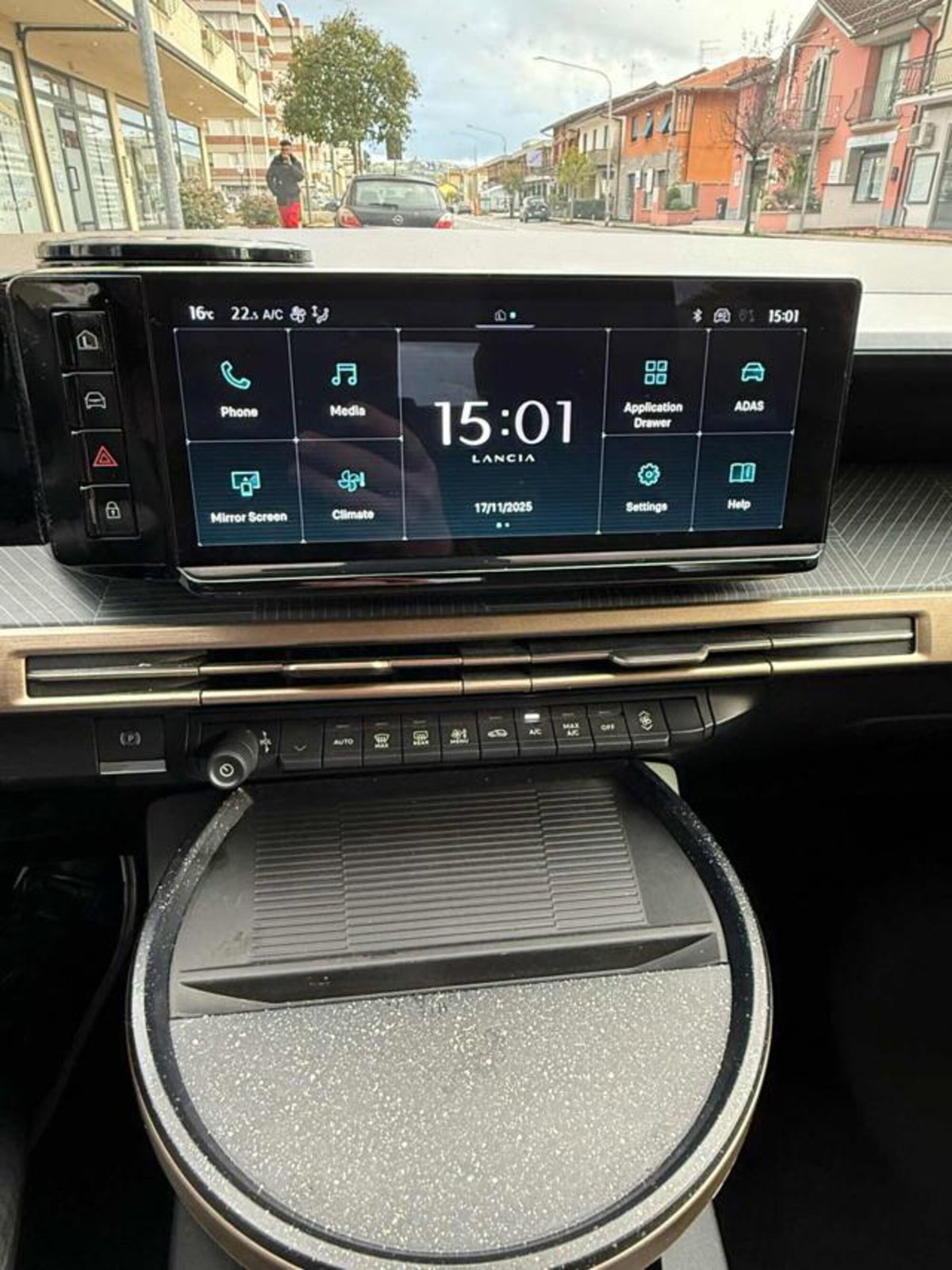 Lancia Ypsilon 1.2 mhev Edizione Limitata Cassina e-dct (11)