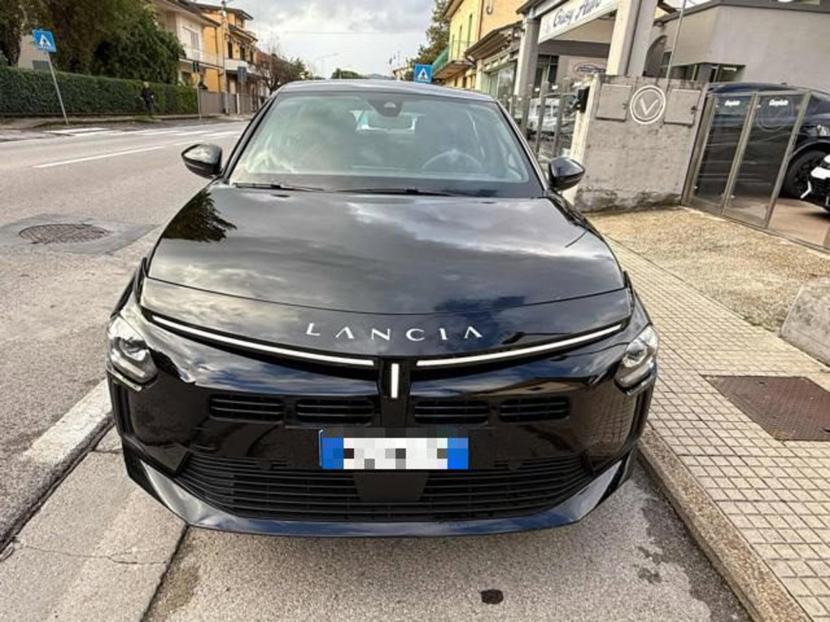 Lancia Ypsilon 1.2 mhev Edizione Limitata Cassina e-dct (2)