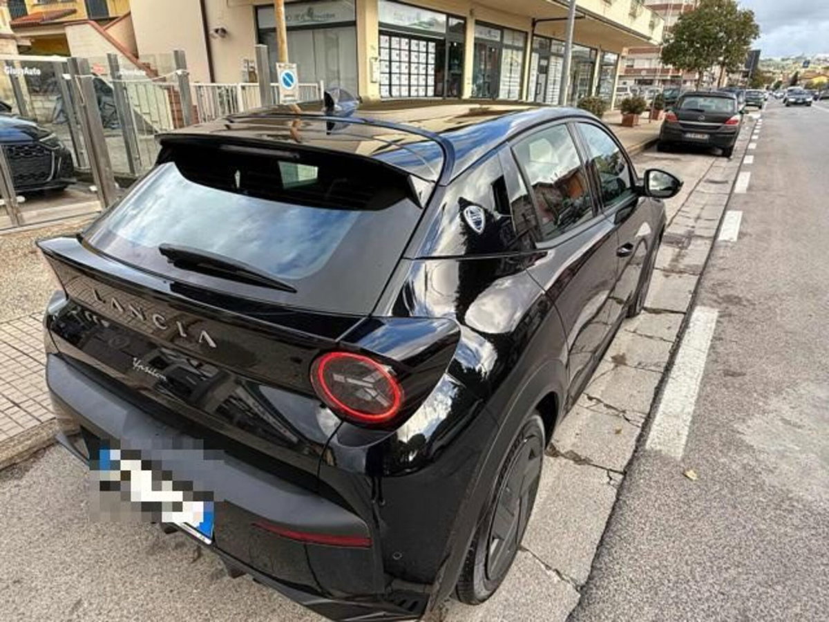 Lancia Ypsilon 1.2 mhev Edizione Limitata Cassina e-dct (4)