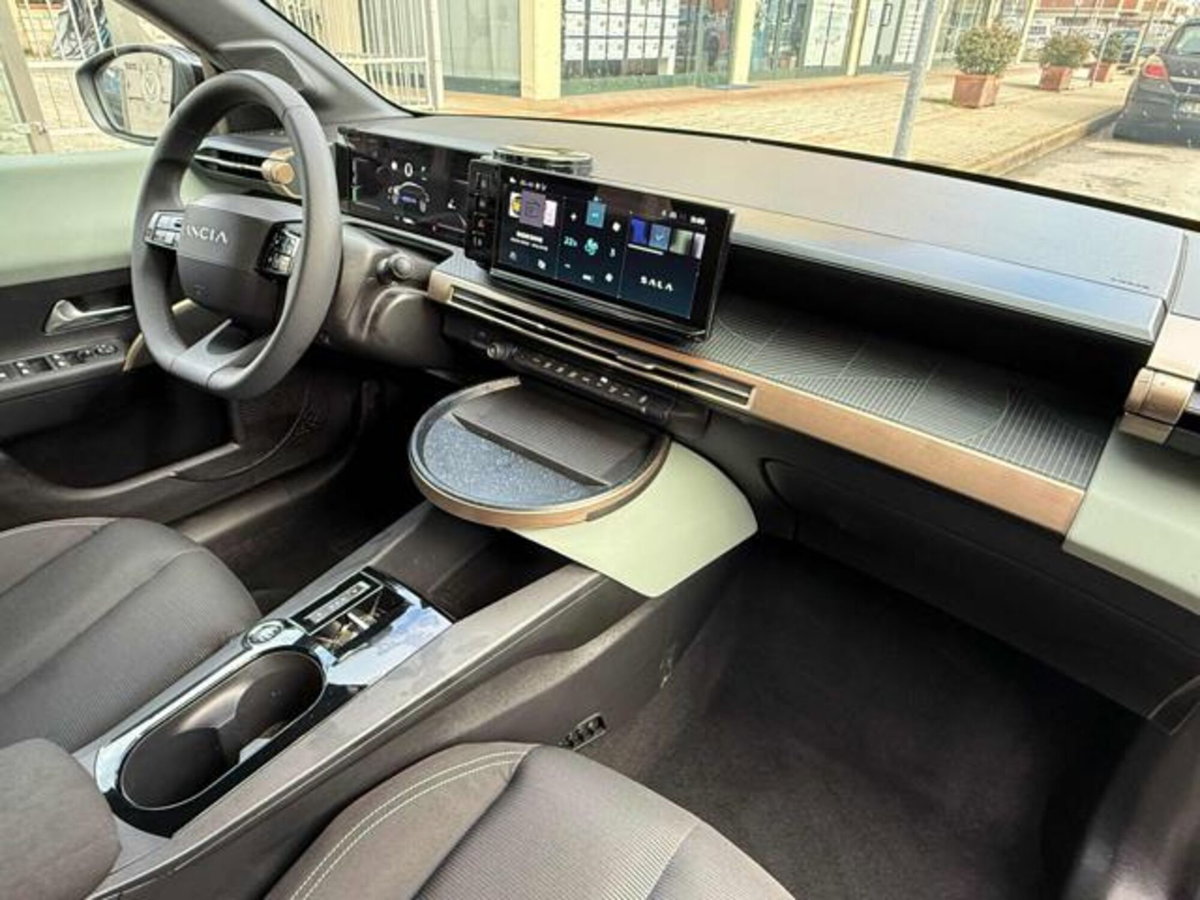 Lancia Ypsilon 1.2 mhev Edizione Limitata Cassina e-dct (8)