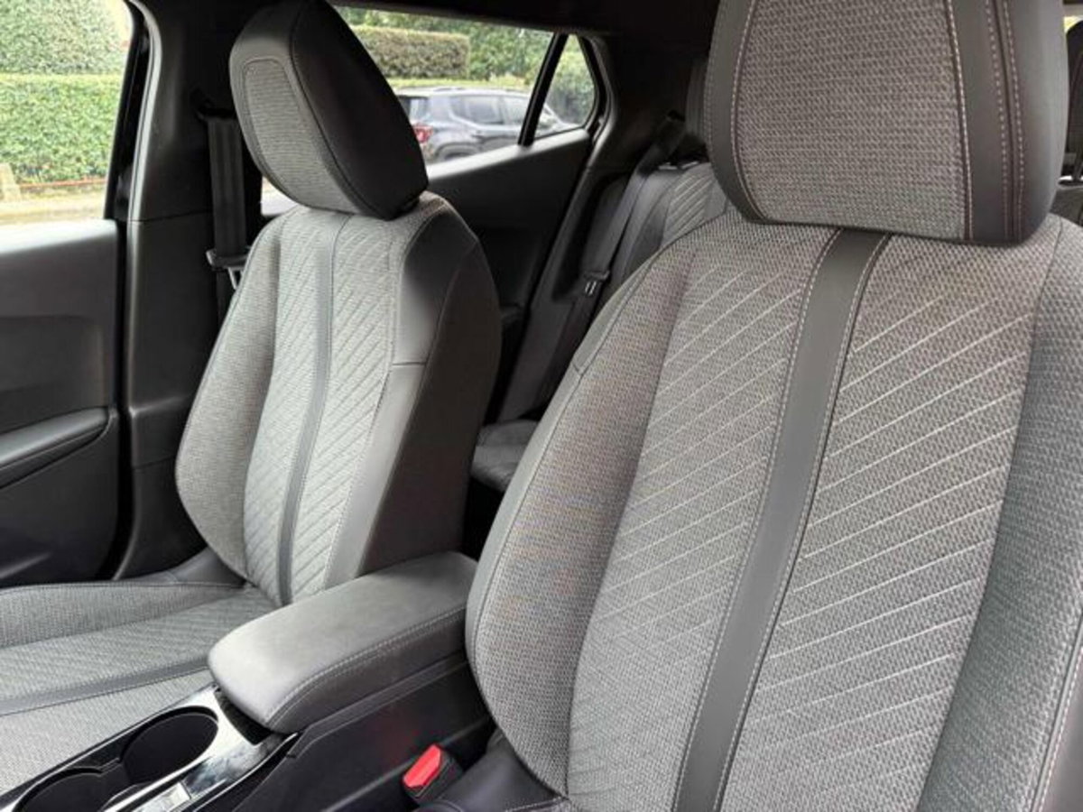 Peugeot 2008 PureTech 100 S&S Allure (10)