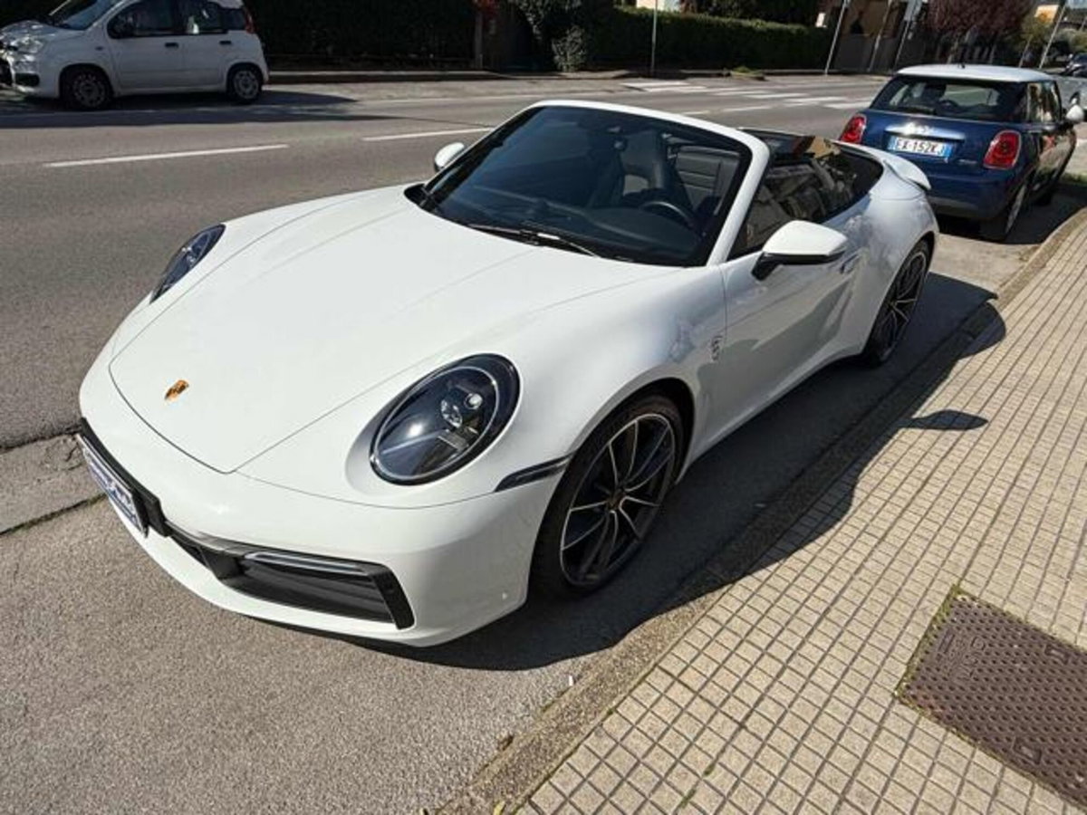 Porsche 911 Cabrio Cabrio 3.0 Carrera 4 auto (2)