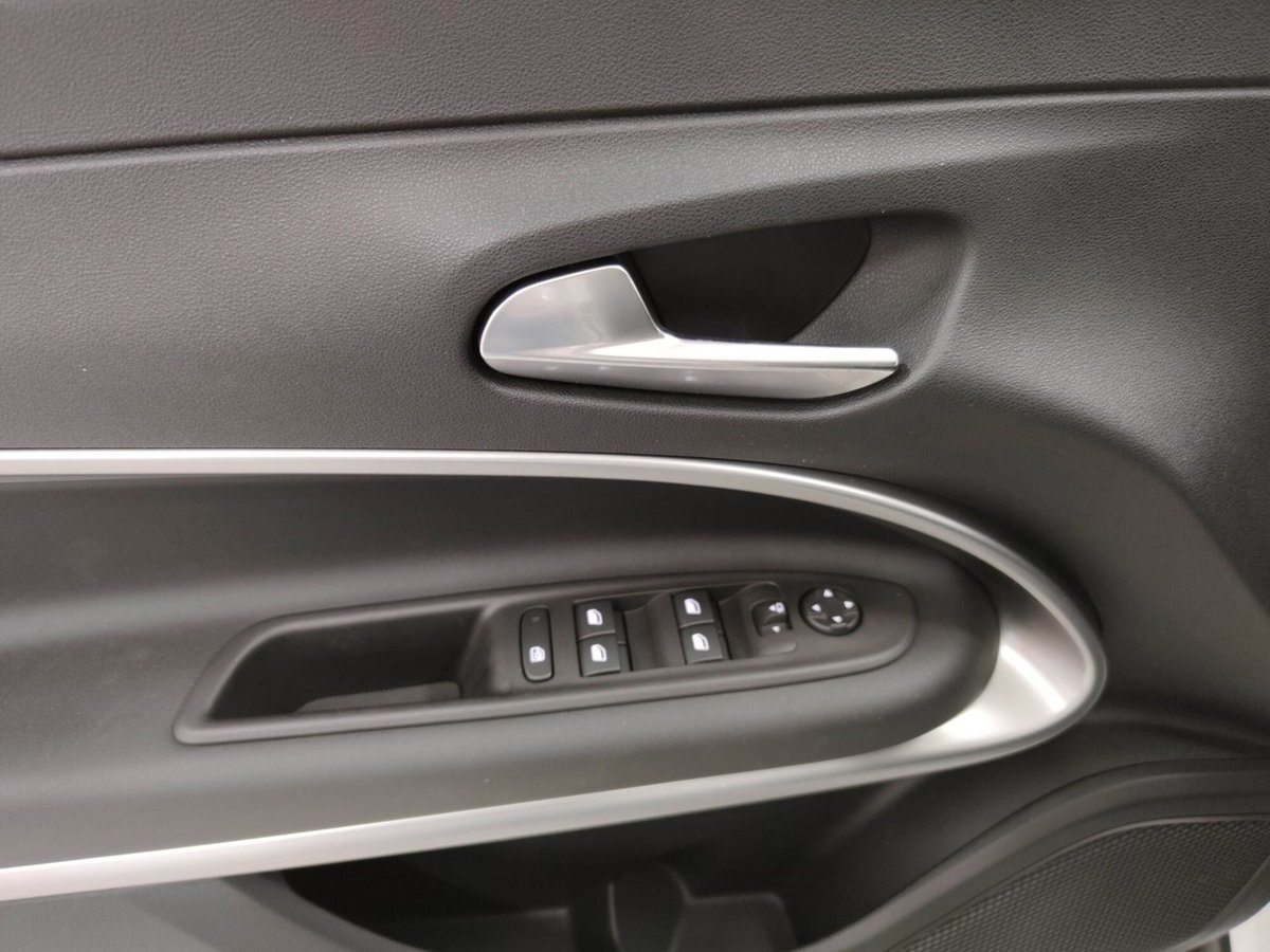 Jeep Avenger full-electric Summit fwd 156cv auto (15)