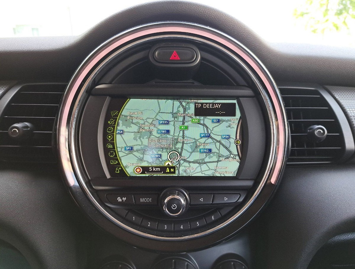 MINI Mini 1.5 Cooper D Business 5 porte (16)