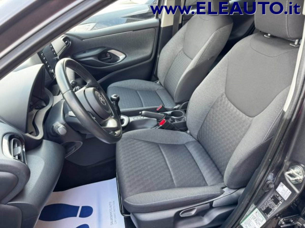 Toyota Yaris 1.0 5 porte Active (10)