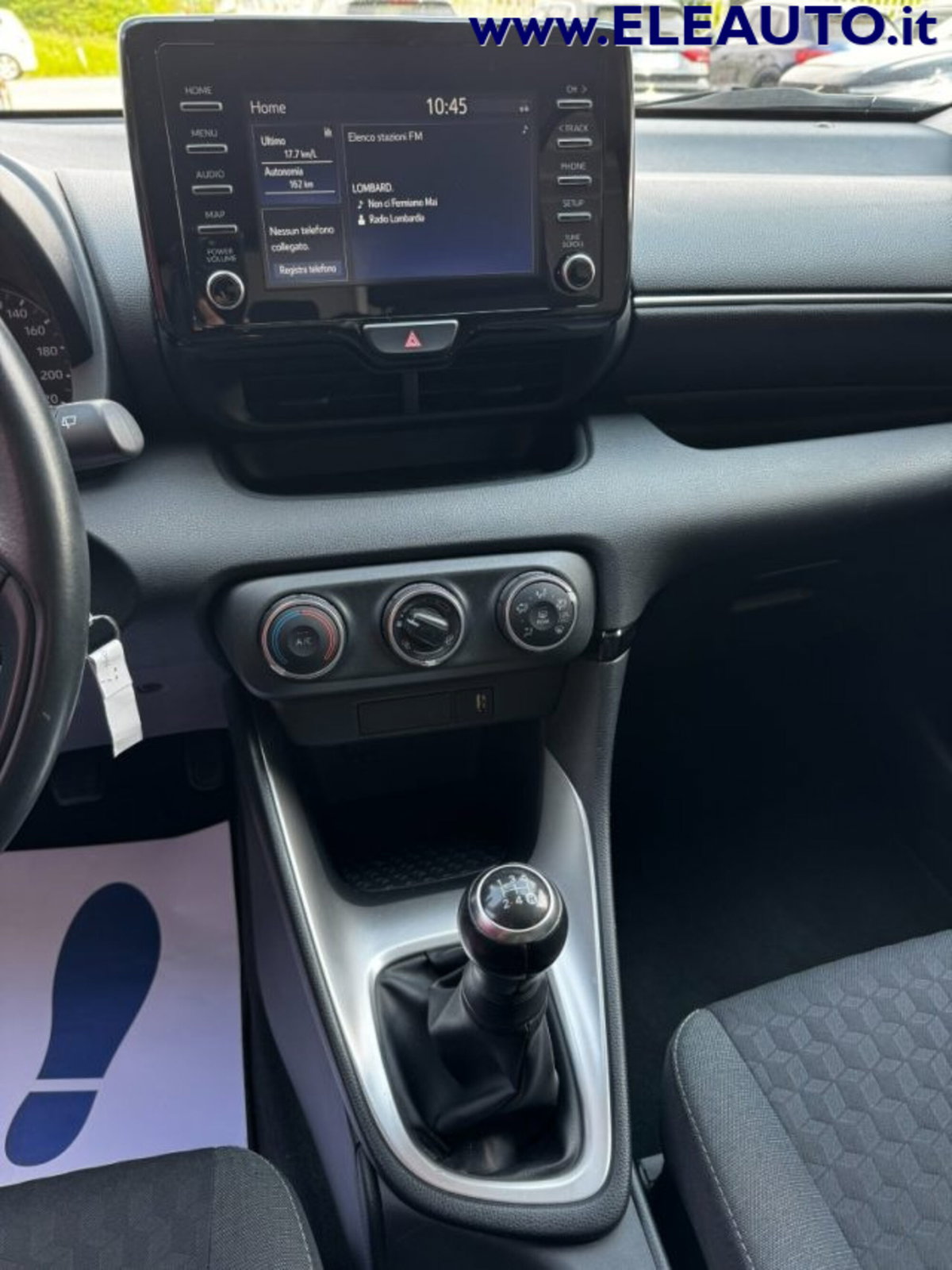 Toyota Yaris 1.0 5 porte Active (11)