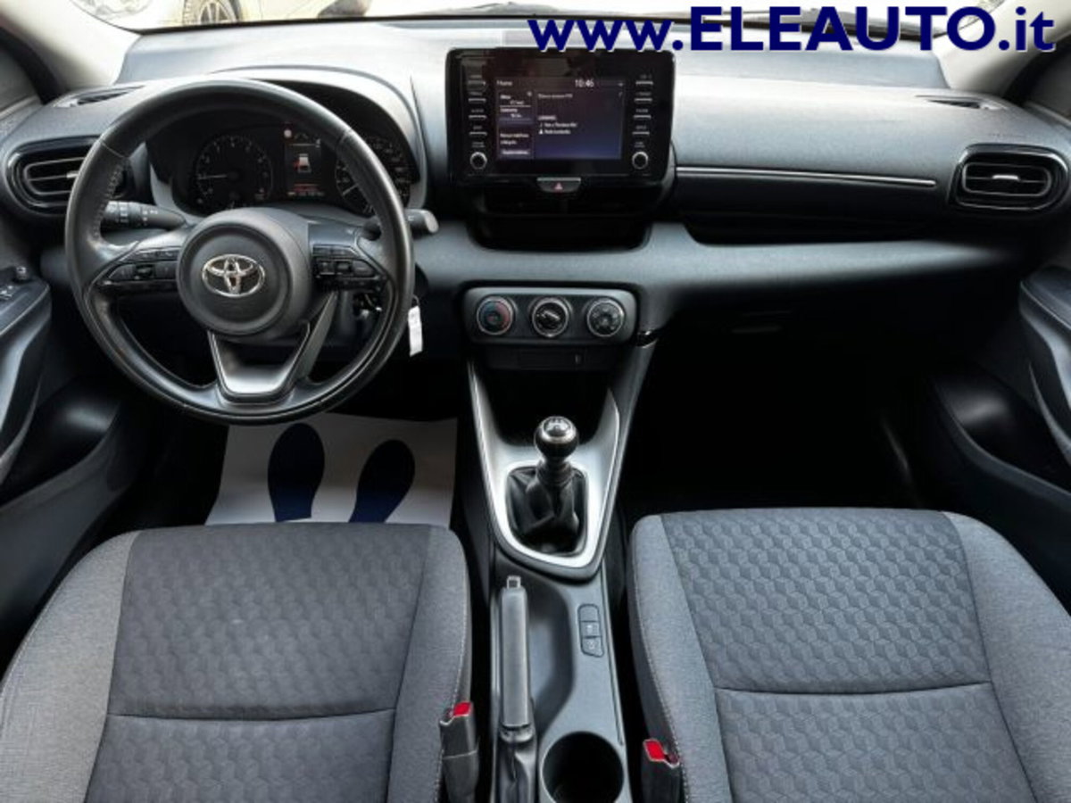 Toyota Yaris 1.0 5 porte Active (12)