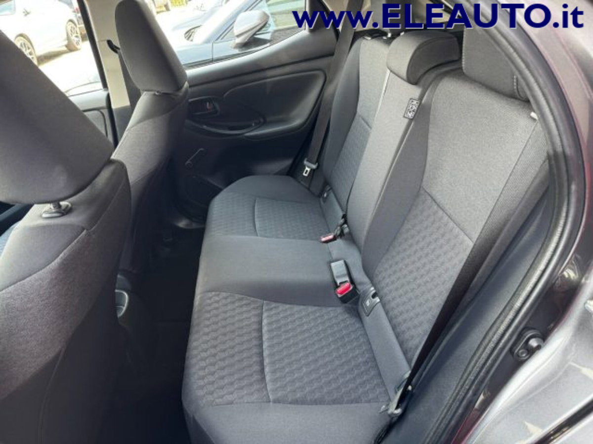 Toyota Yaris 1.0 5 porte Active (15)