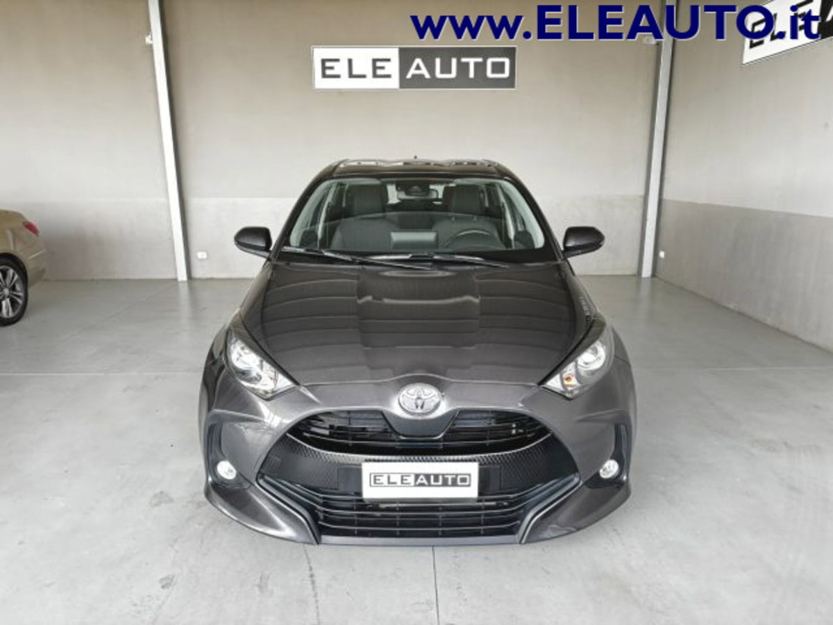 Toyota Yaris 1.0 5 porte Active (2)