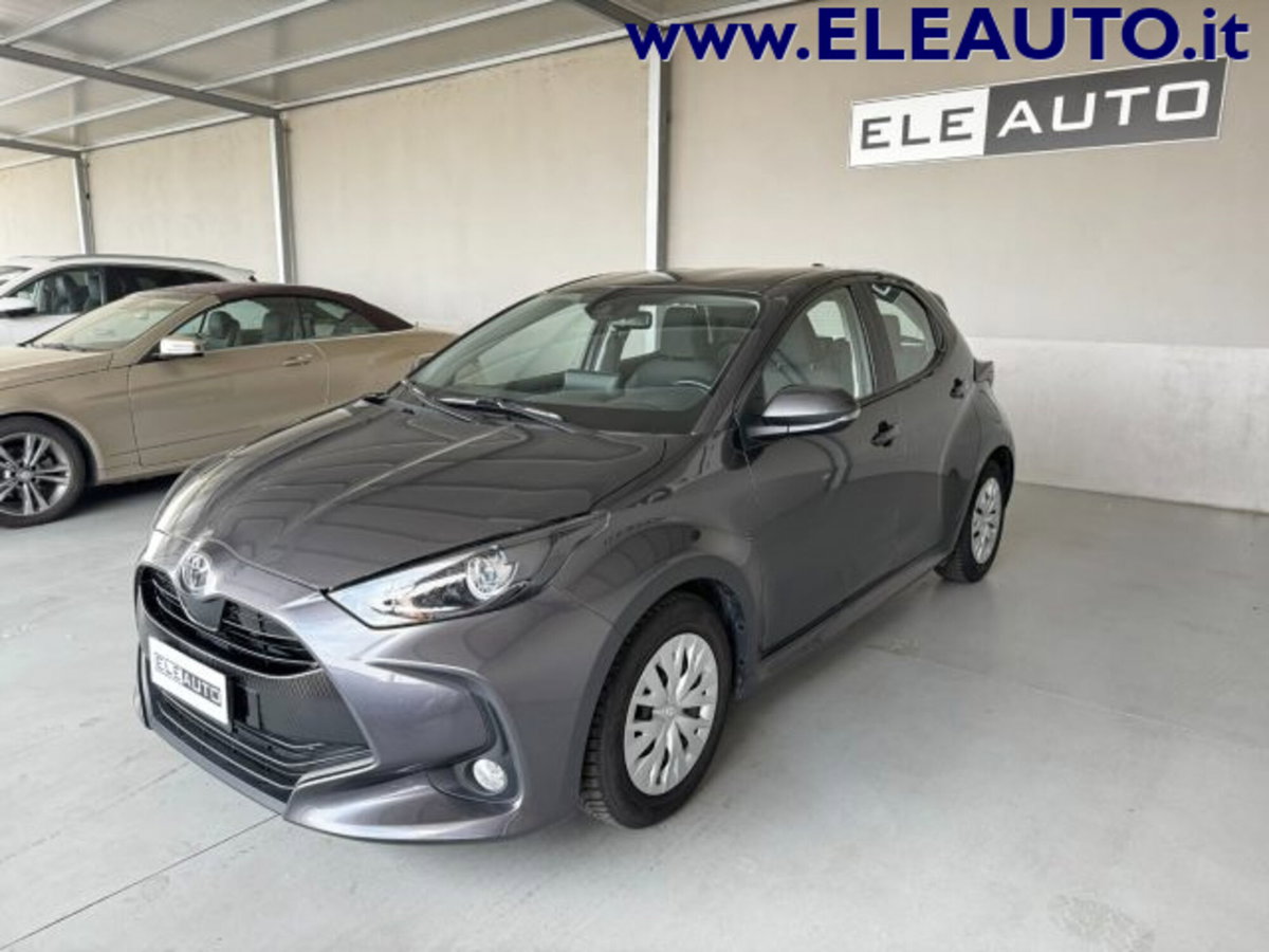 Toyota Yaris 1.0 5 porte Active (3)