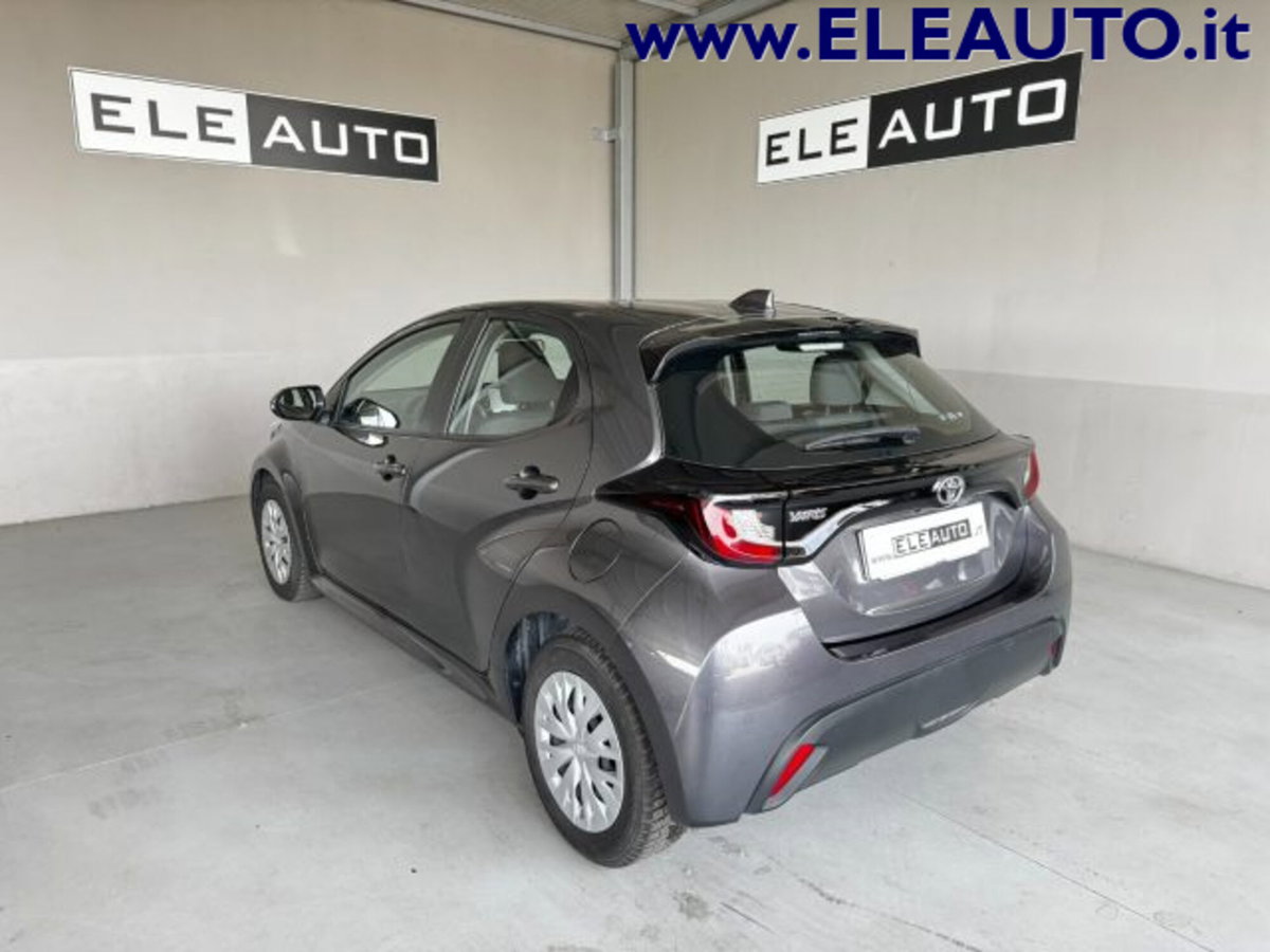 Toyota Yaris 1.0 5 porte Active (4)