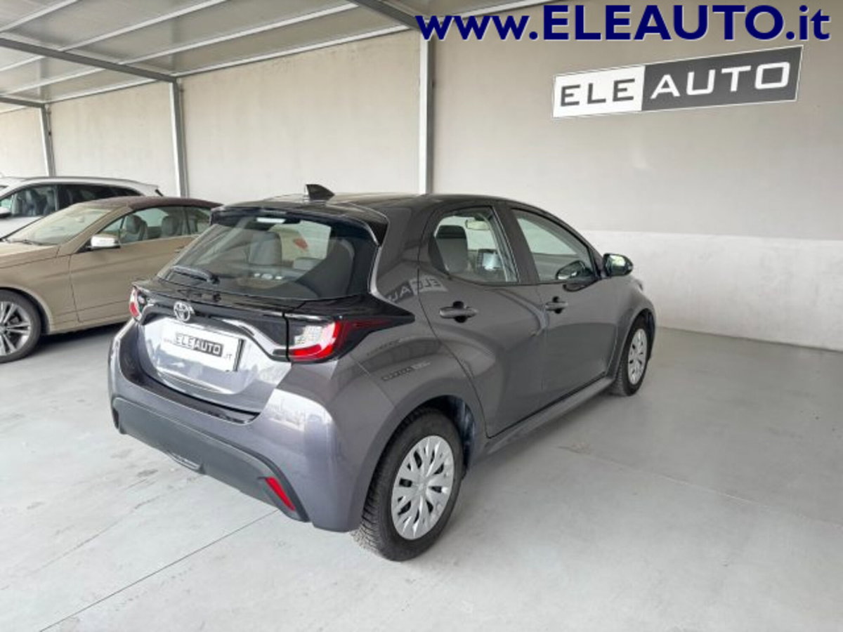 Toyota Yaris 1.0 5 porte Active (6)