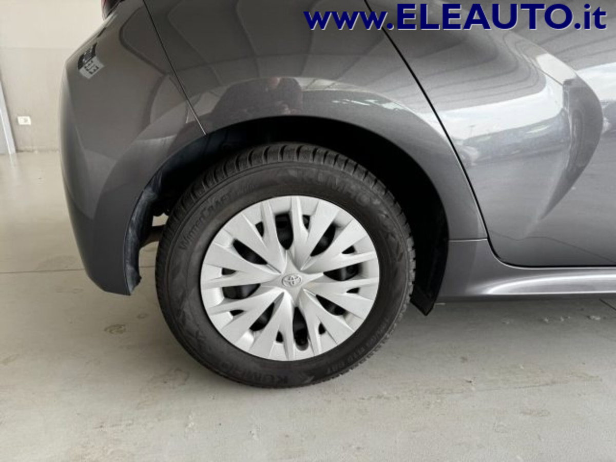 Toyota Yaris 1.0 5 porte Active (7)