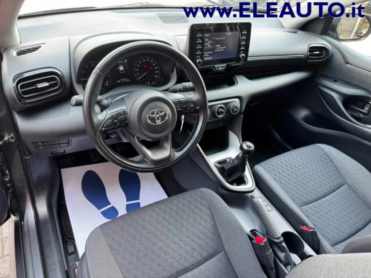 Toyota Yaris 1.0 5 porte Active (9)