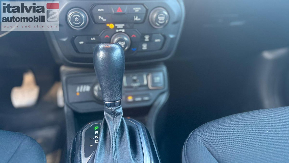 Jeep Renegade 1.3 T4 190CV PHEV 4xe AT6 Limited (12)
