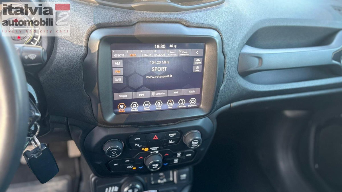 Jeep Renegade 1.3 T4 190CV PHEV 4xe AT6 Limited (14)