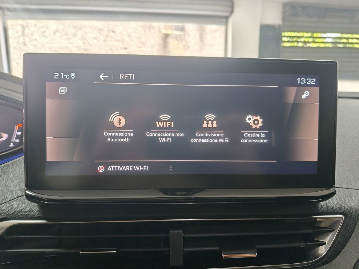 Peugeot 3008 BlueHDi 130 S&S EAT8 GT (17)