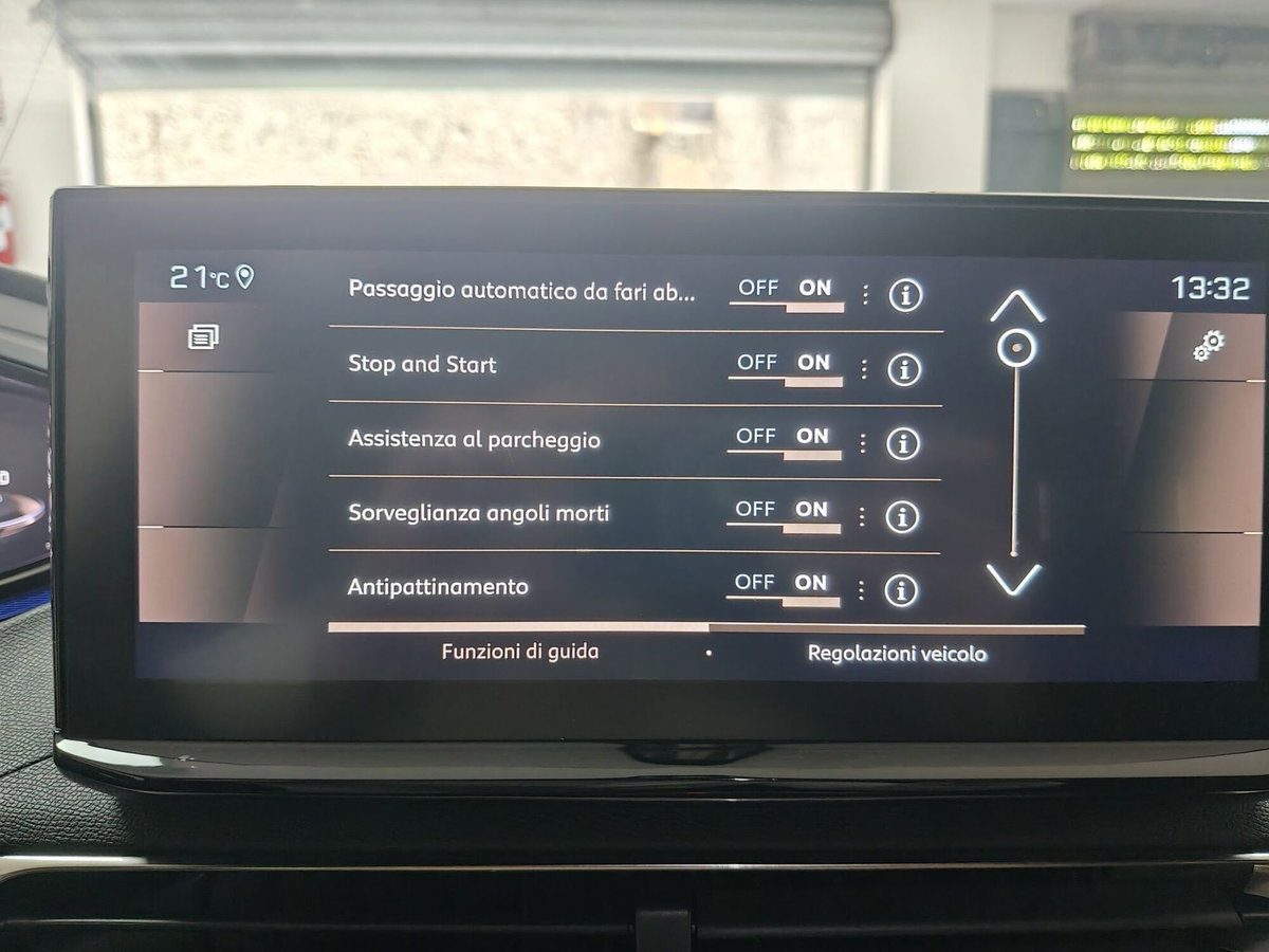 Peugeot 3008 BlueHDi 130 S&S EAT8 GT (18)