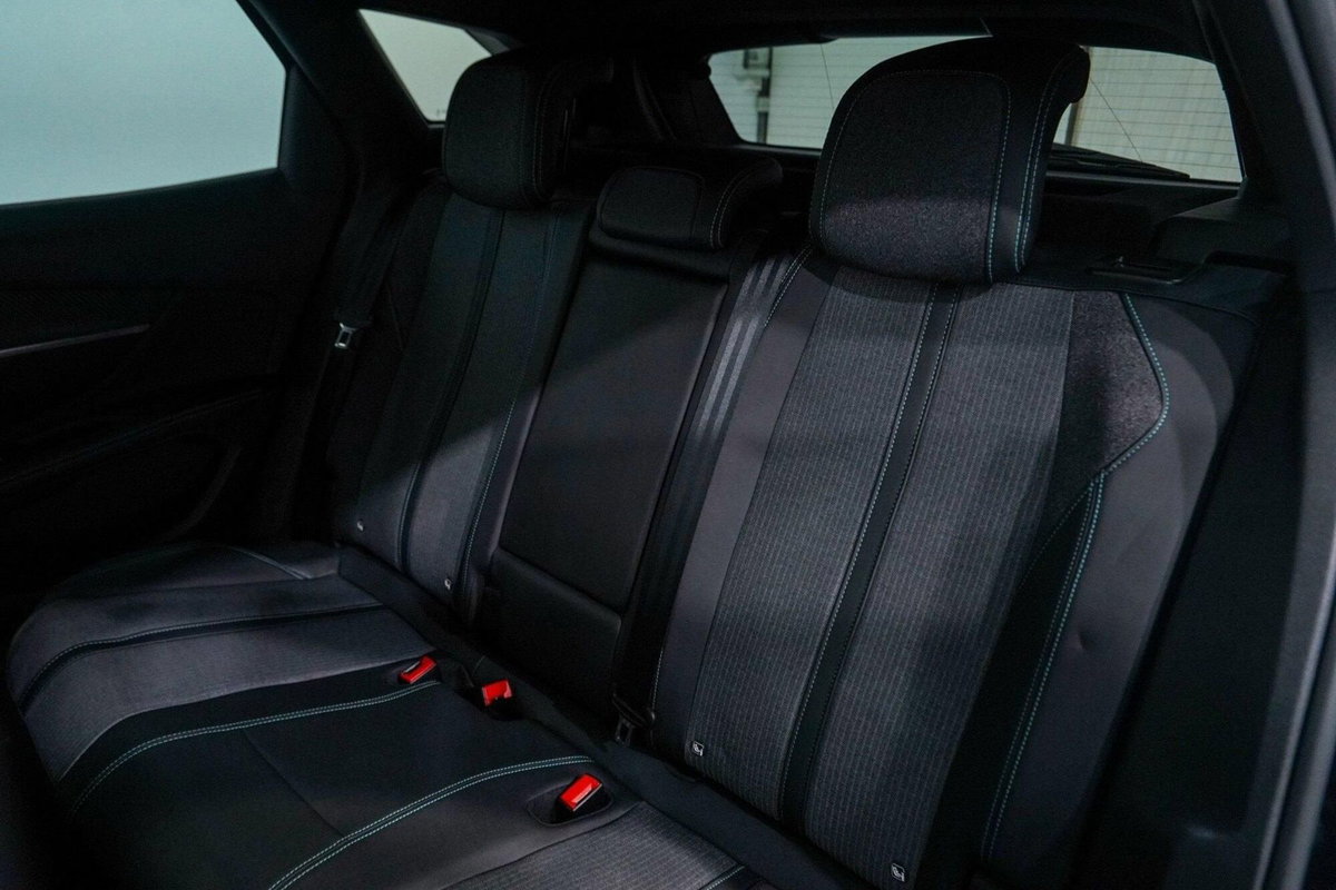 Peugeot 3008 BlueHDi 130 S&S EAT8 Allure Pack (5)