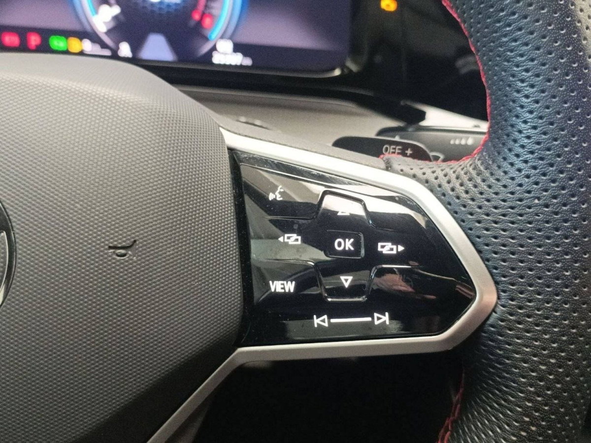 Volkswagen Golf 2.0 TSI GTI DSG (13)